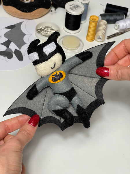 Schnittmuster für ein Frenchie-Filzspielzeug für Hunde