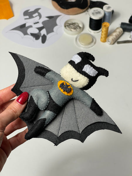 Schnittmuster für ein Frenchie-Filzspielzeug für Hunde