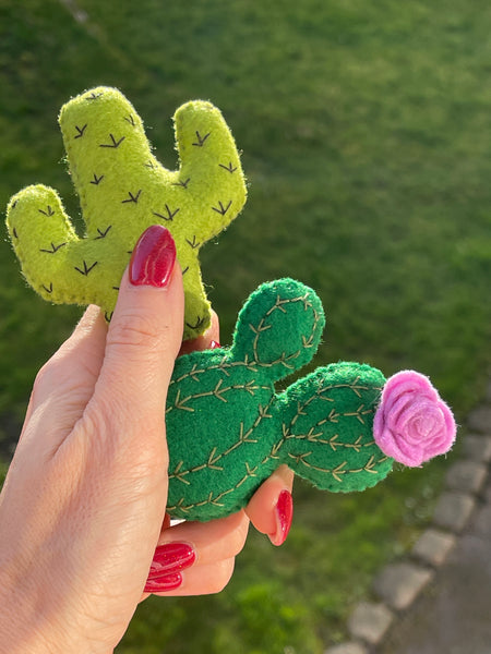 Schnittmuster für ein Frenchie-Filzspielzeug für Hunde