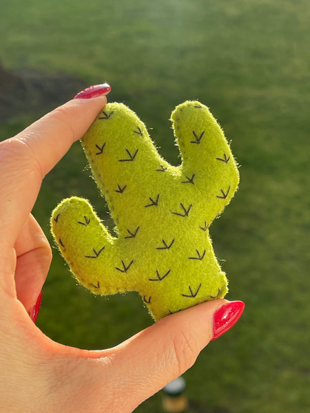 Schnittmuster für ein Frenchie-Filzspielzeug für Hunde