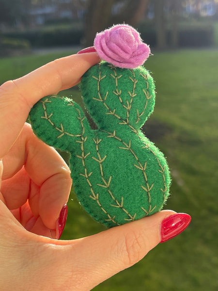 Schnittmuster für ein Frenchie-Filzspielzeug für Hunde