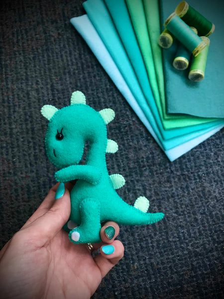 Padrão de costura de brinquedo de feltro T-Rex
