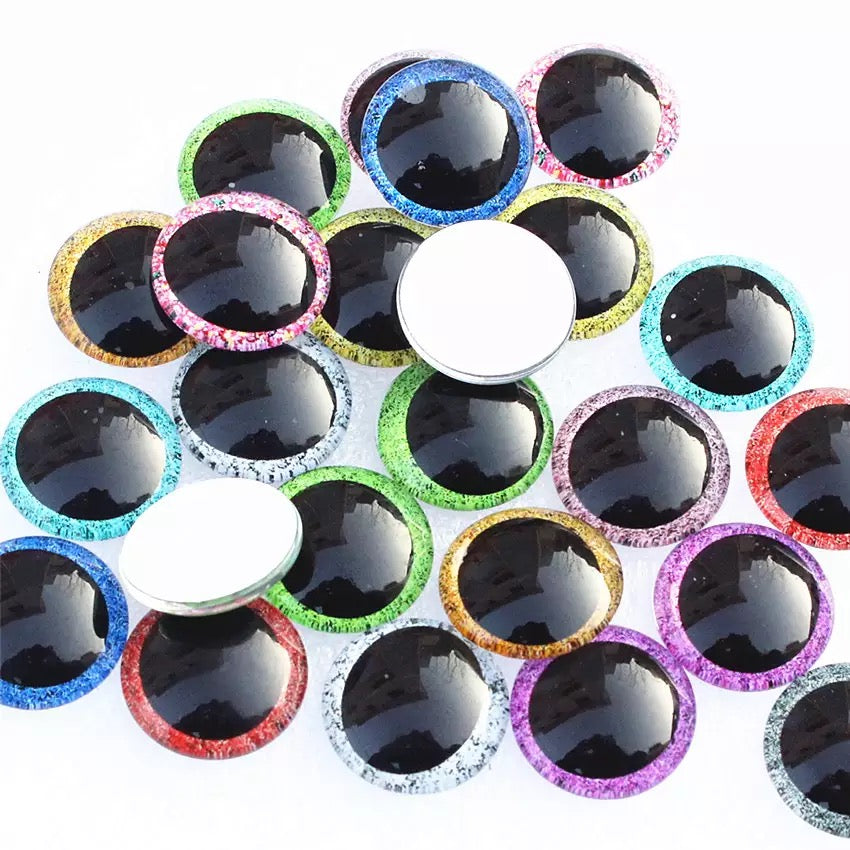 12 mm zufällig gemischte flache Rückseite mit runden glitzernden Augen, Glas-Cabochon-Basis, DIY-Spielzeugherstellungszubehör