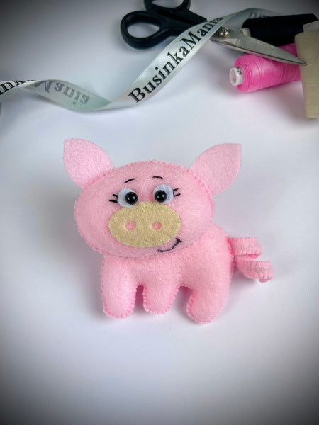 Padrão de costura de brinquedo de feltro Pig 2